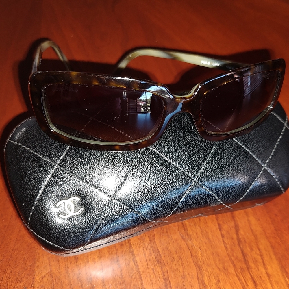Chanel sunglasses with Swarovski crystals - Picture 8 of 9